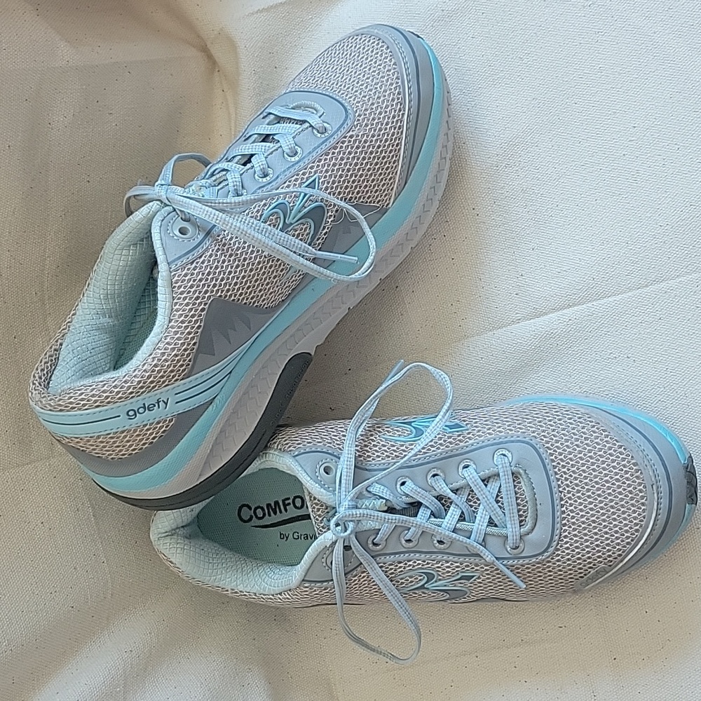 Women's Comfort Fit Gdefy sneakers; Turquoise and Gray, Size 9